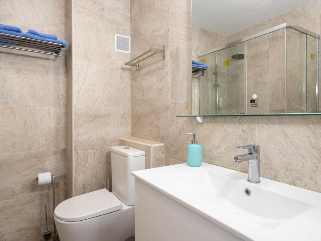 Kúpeľňa v ubytovaní Apartment Atalaya Rio Verde by Interhome