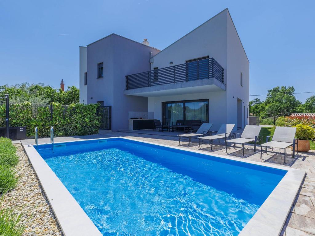 Bazén v ubytování Holiday Home Villa Isabela by Interhome nebo v jeho okolí