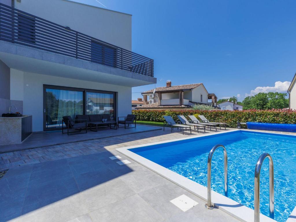 Bazén v ubytování Holiday Home Villa Isabela by Interhome nebo v jeho okolí