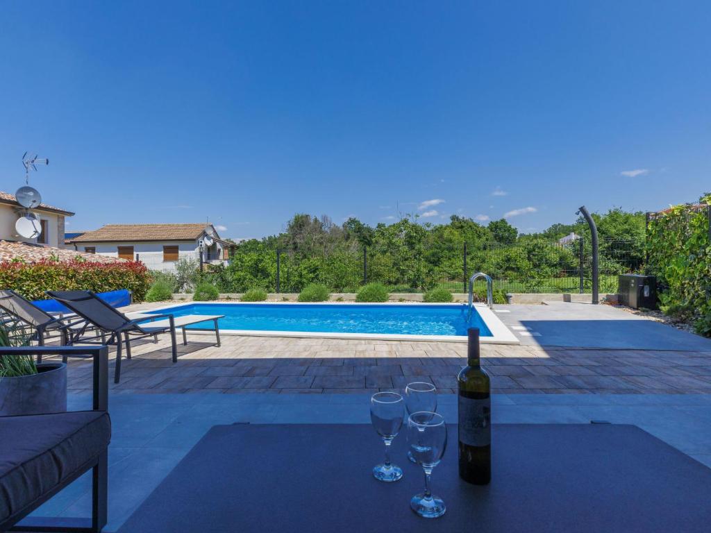 Bazén v ubytování Holiday Home Villa Isabela by Interhome nebo v jeho okolí