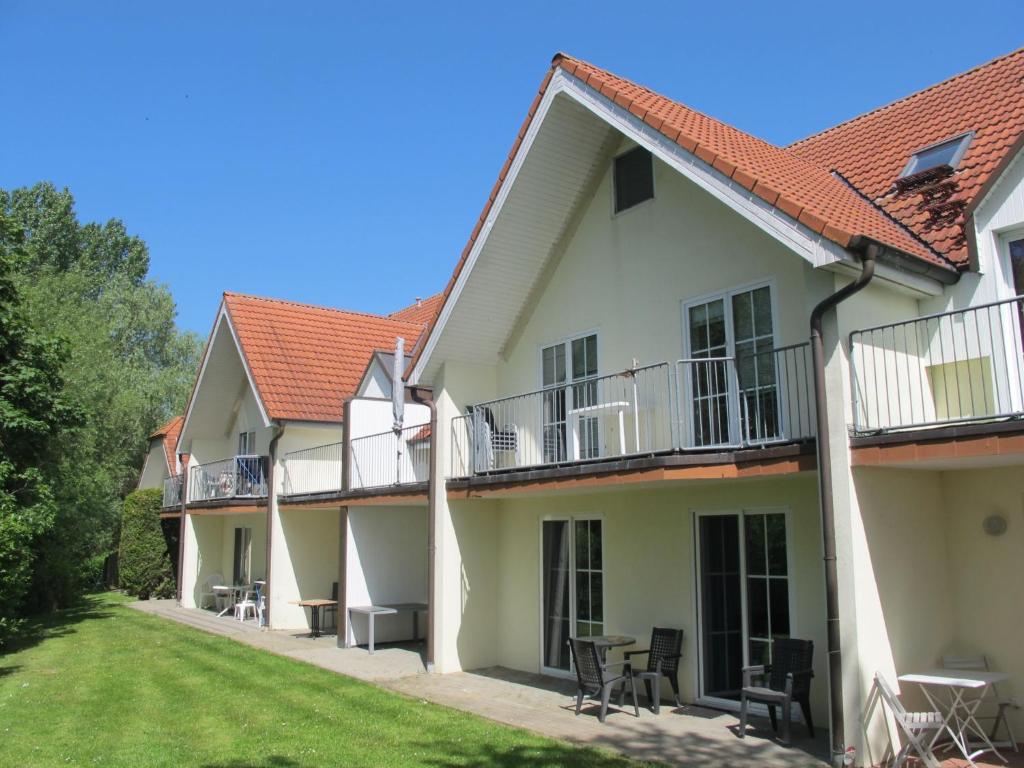 a view of the outside of a house with a yard at Apartment Gollwitzer Park - Insel Poel-8 by Interhome in Gollwitz