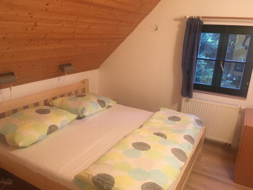 Postel nebo postele na pokoji v ubytování Holiday Home Holiday Hill 63 by Interhome