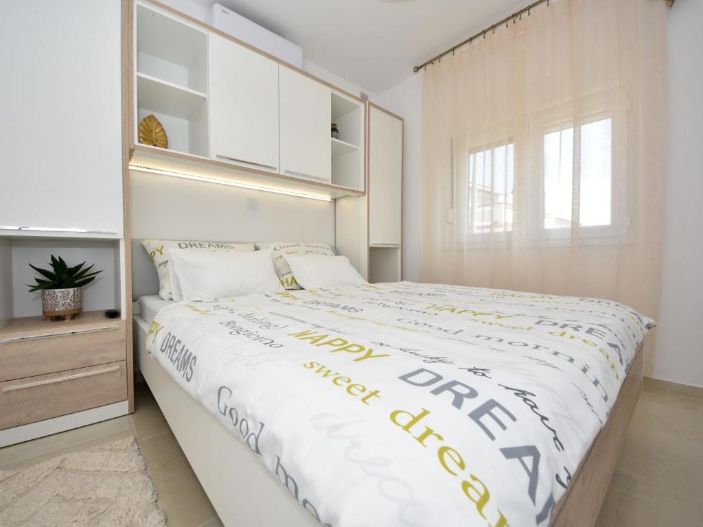 Postel nebo postele na pokoji v ubytování Apartment Matanovi Dvori-1 by Interhome