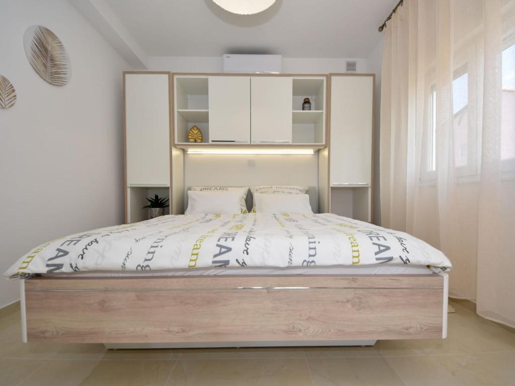 Postel nebo postele na pokoji v ubytování Apartment Matanovi Dvori-1 by Interhome