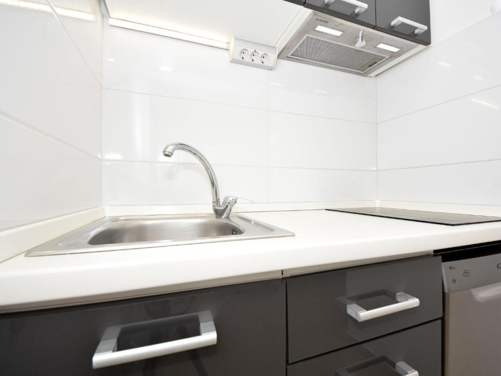 Kuchyň nebo kuchyňský kout v ubytování Apartment Matanovi Dvori-1 by Interhome