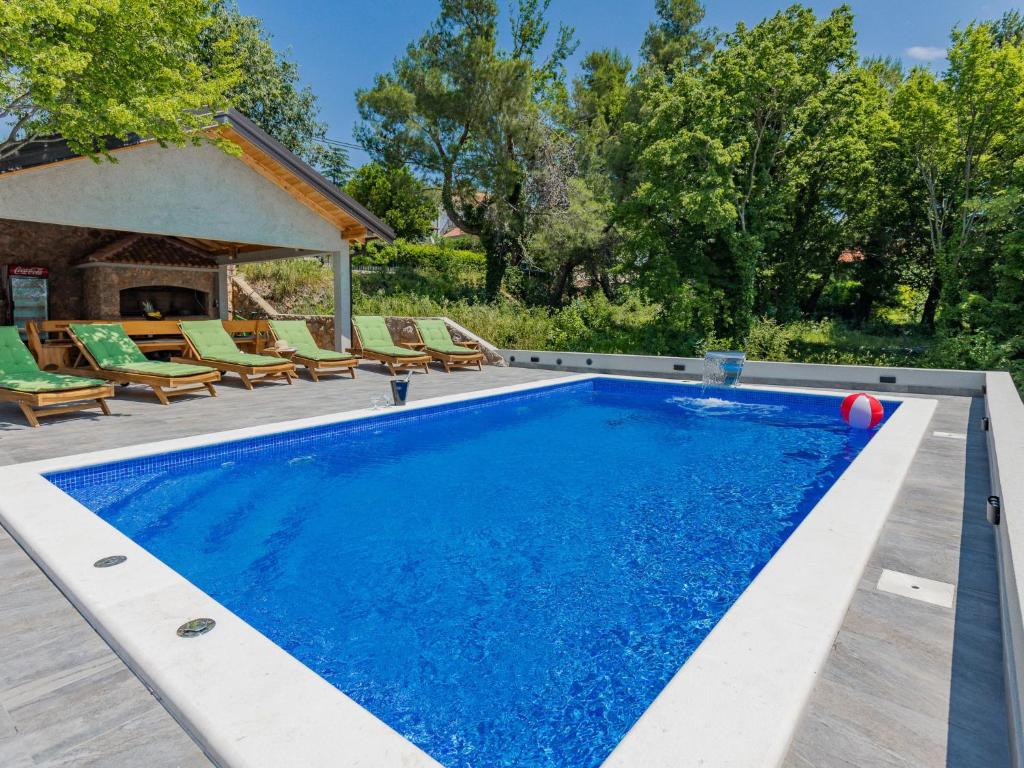 Bazén v ubytování Apartment Maja-1 by Interhome nebo v jeho okolí