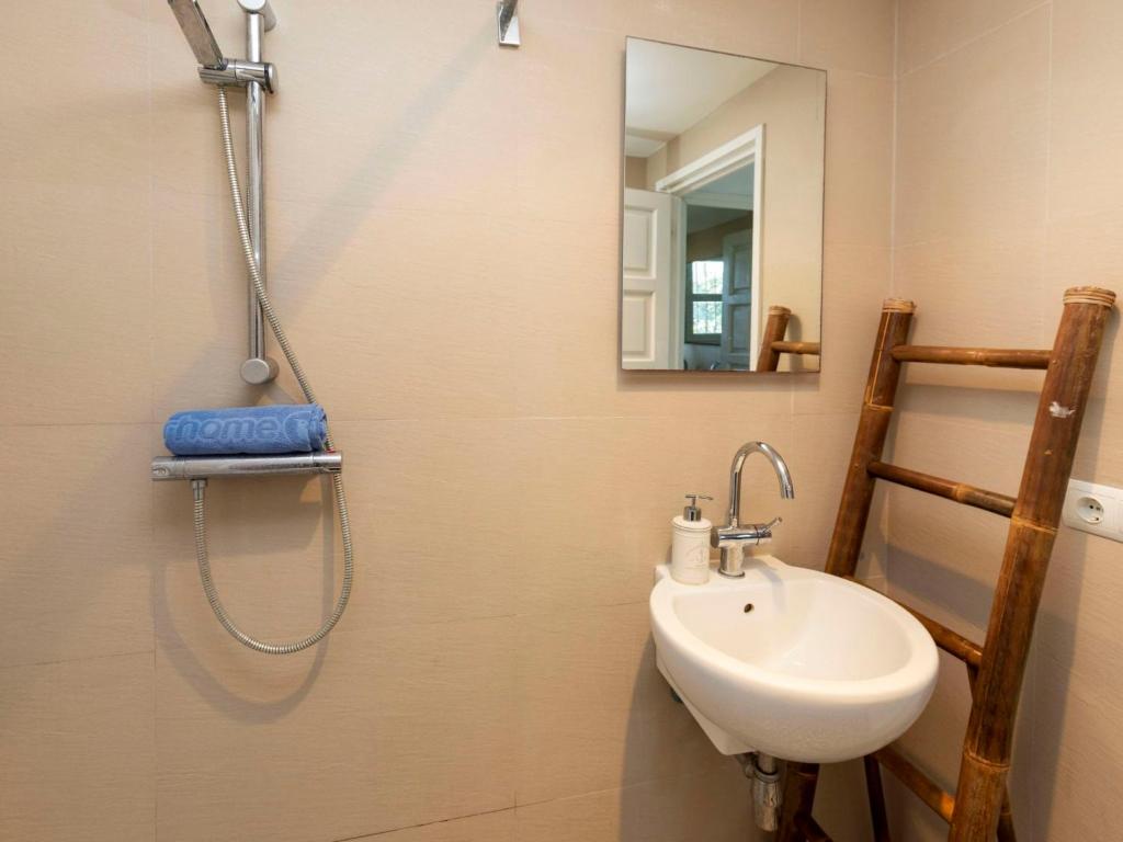 Kúpeľňa v ubytovaní Holiday Home Angela by Interhome