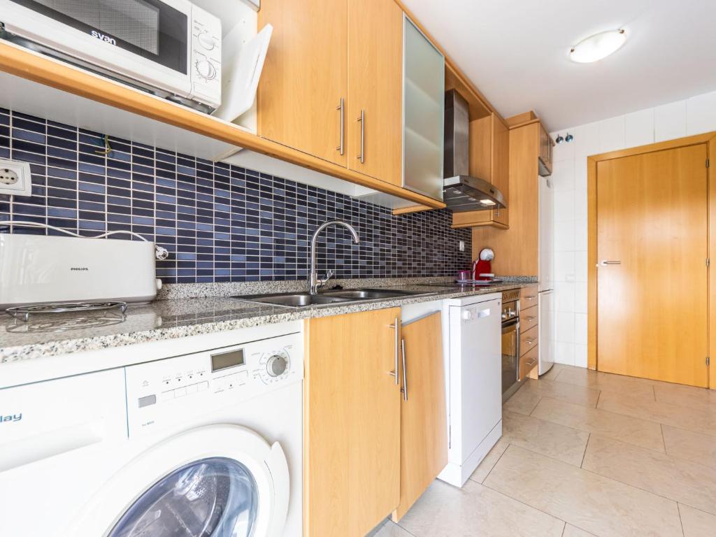 Kuchyňa alebo kuchynka v ubytovaní Apartment Aquaria 5 by Interhome