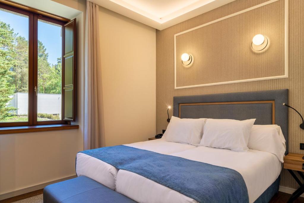 Postel nebo postele na pokoji v ubytování Iberik Gran Balneario de Guitiriz
