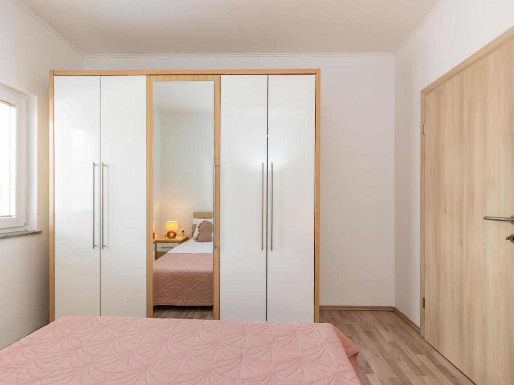 Łóżko lub łóżka w pokoju w obiekcie Apartment Maja-3 by Interhome