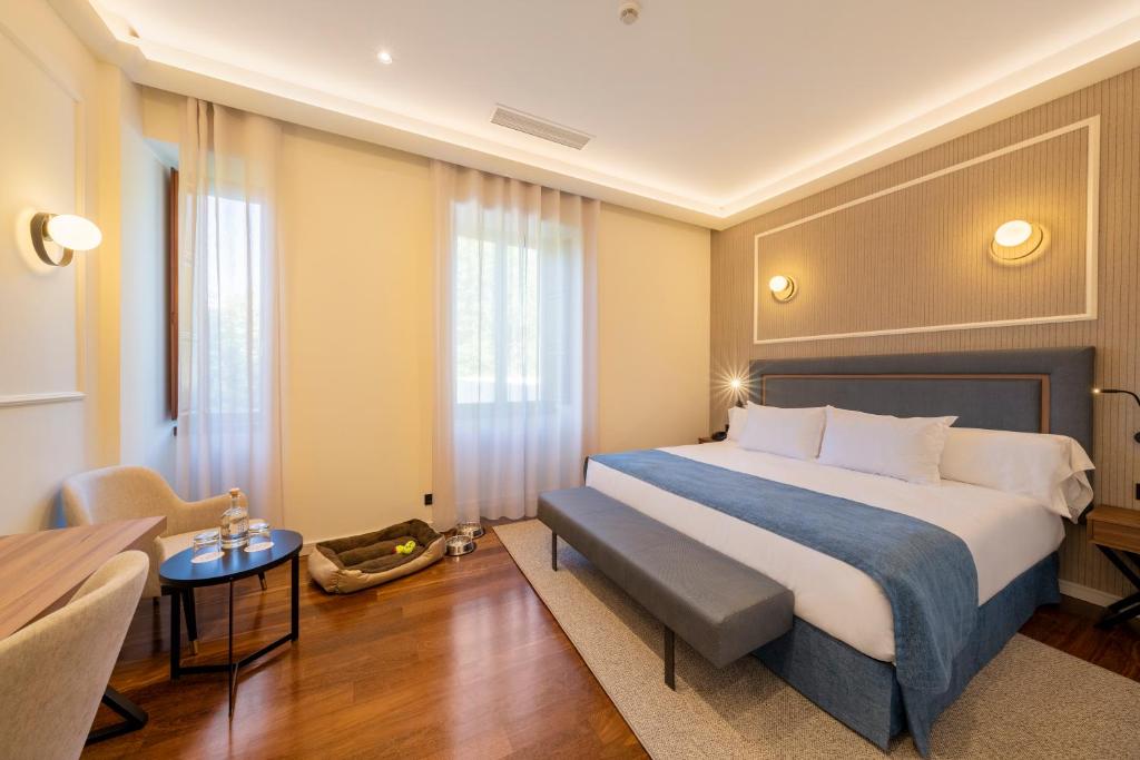 Postel nebo postele na pokoji v ubytování Iberik Gran Balneario de Guitiriz