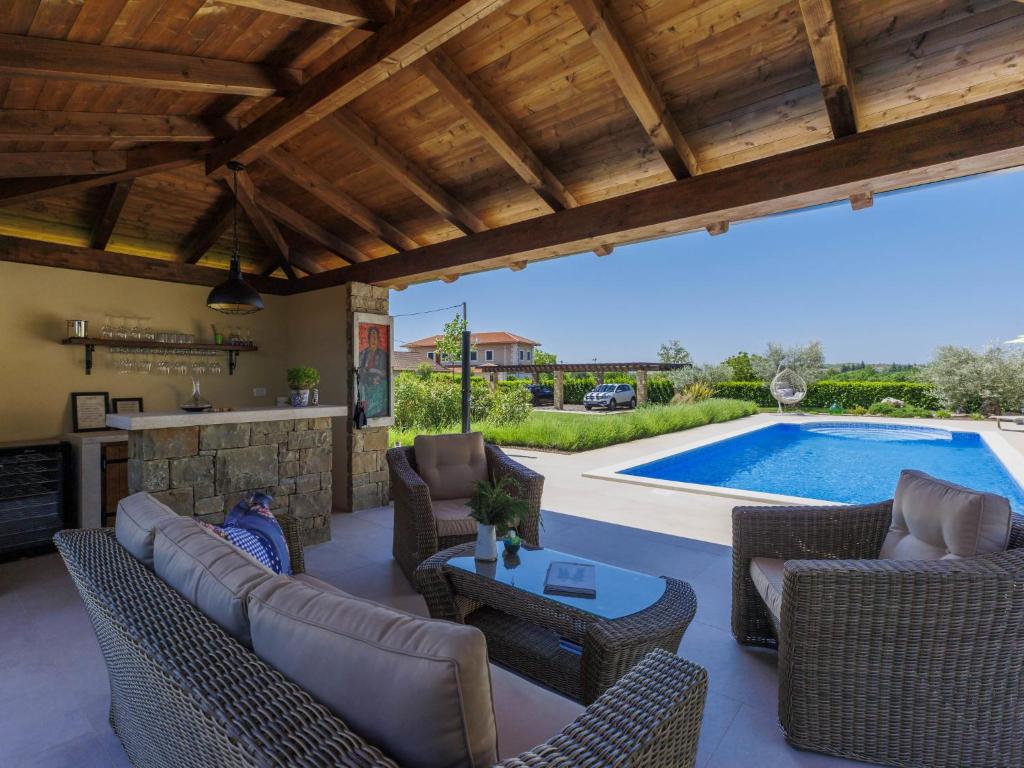 Bazén v ubytování Holiday Home Gasparini by Interhome nebo v jeho okolí