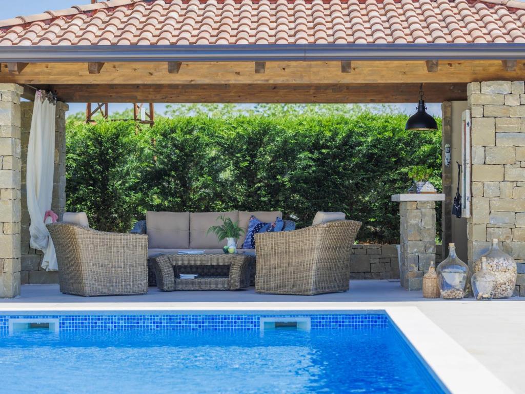Bazén v ubytování Holiday Home Gasparini by Interhome nebo v jeho okolí