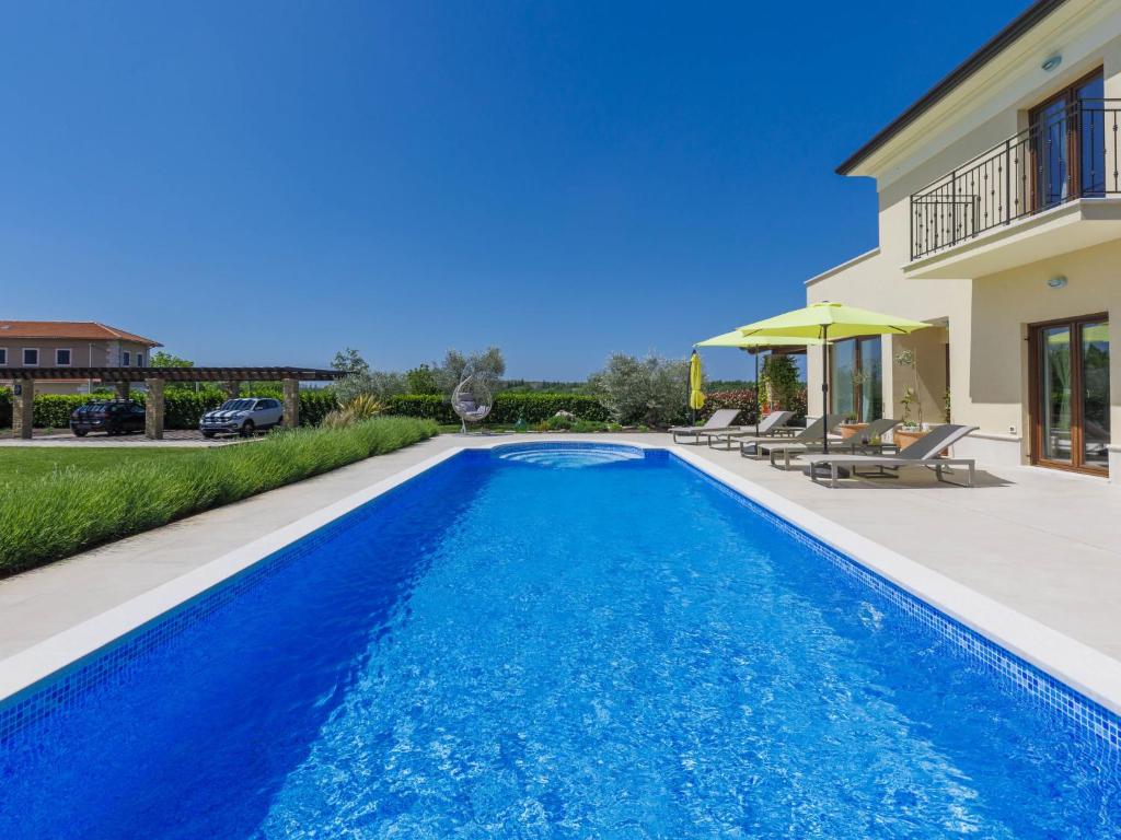 Bazén v ubytování Holiday Home Gasparini by Interhome nebo v jeho okolí