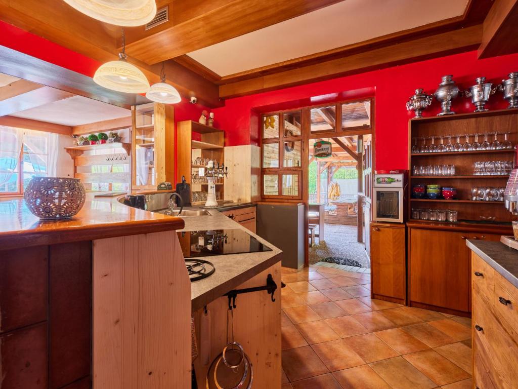 Kuchyň nebo kuchyňský kout v ubytování Chalet Krakonoš by Interhome