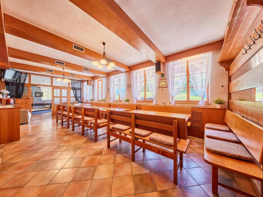 TV a/nebo společenská místnost v ubytování Chalet Krakonoš by Interhome