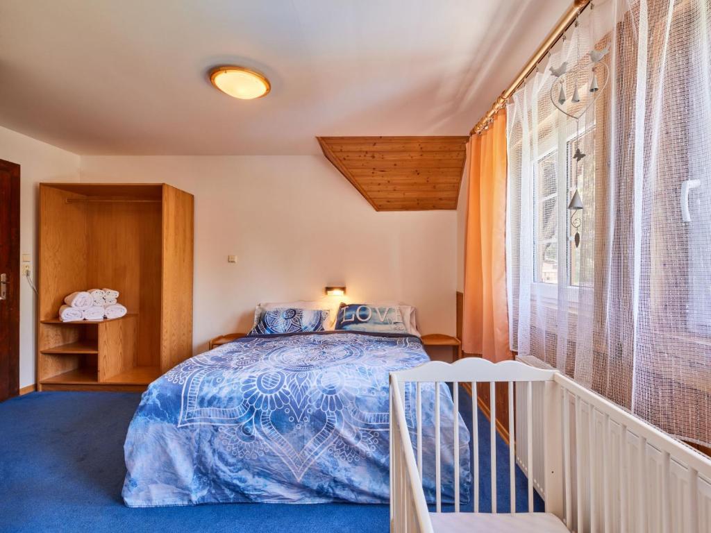 Postel nebo postele na pokoji v ubytování Chalet Krakonoš by Interhome