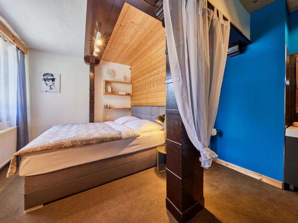 Postel nebo postele na pokoji v ubytování Chalet Krakonoš by Interhome