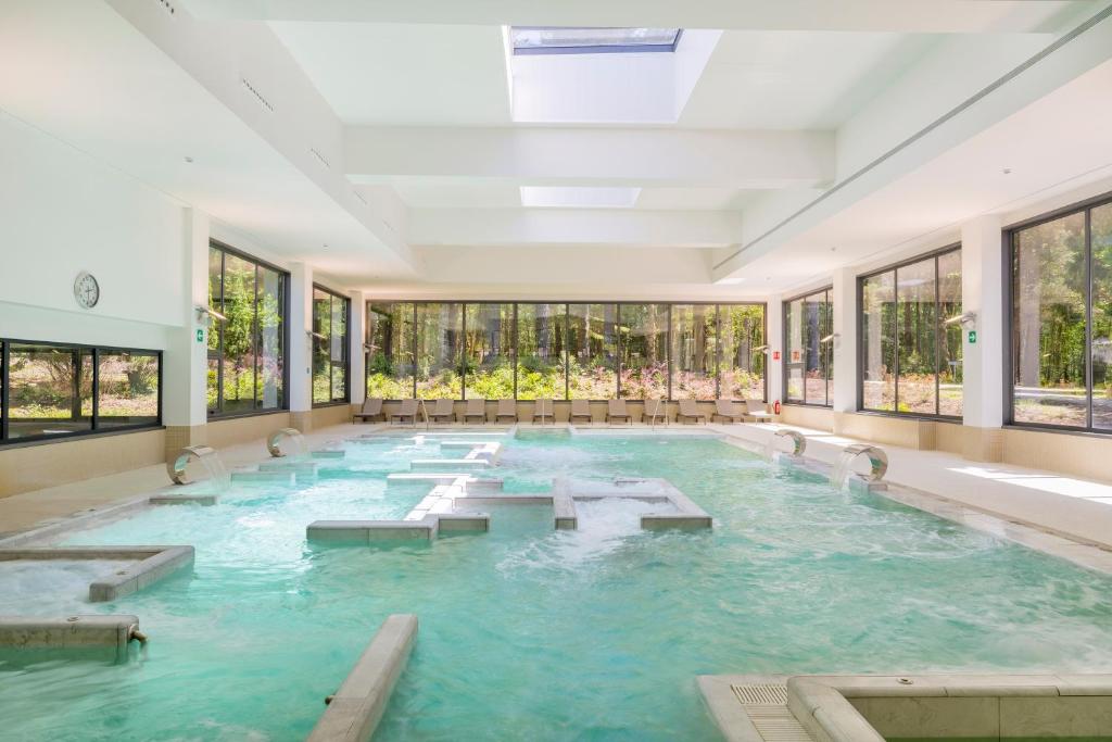 Bazén v ubytování Iberik Gran Balneario de Guitiriz nebo v jeho okolí