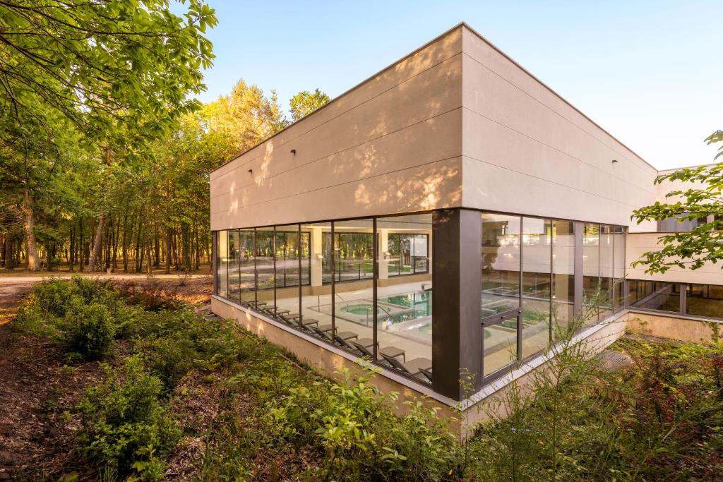Bazén v ubytování Iberik Gran Balneario de Guitiriz nebo v jeho okolí
