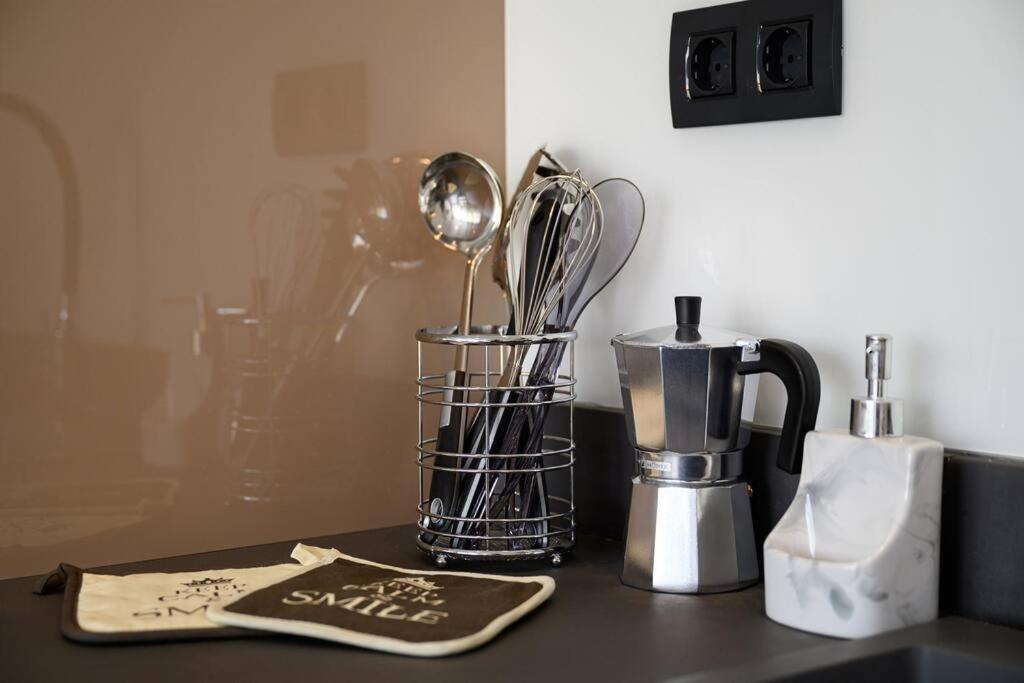 Příslušenství pro přípravu čaje a kávy v ubytování Nieva Apartment 1