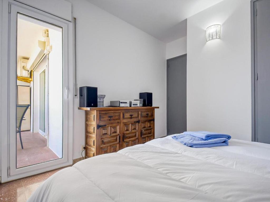 Posteľ alebo postele v izbe v ubytovaní Apartment Blaumar by Interhome