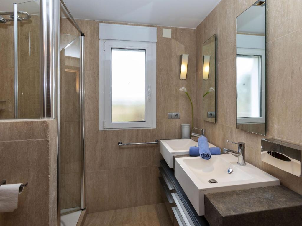 Koupelna v ubytování Villa Finca Villa Roig by Interhome