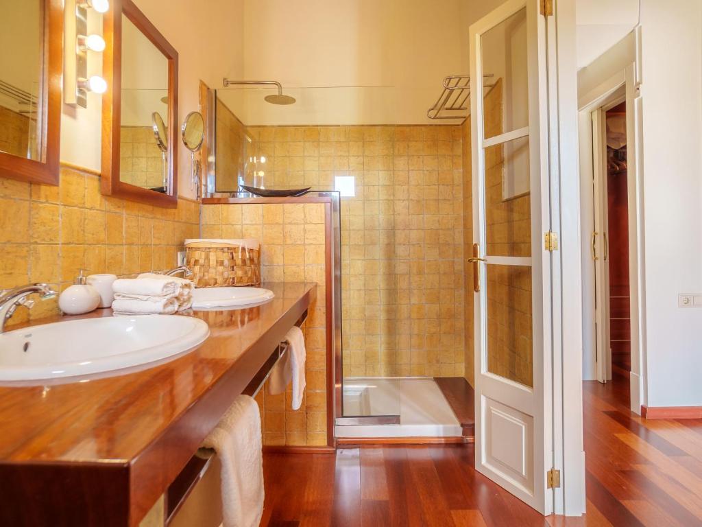 Koupelna v ubytování Villa Sa Coma Caimari by Interhome