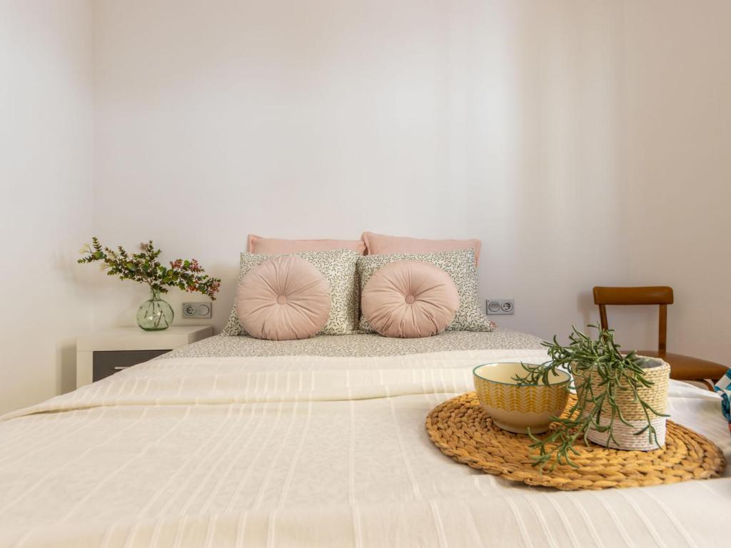 Posteľ alebo postele v izbe v ubytovaní Apartment Narcis by Interhome