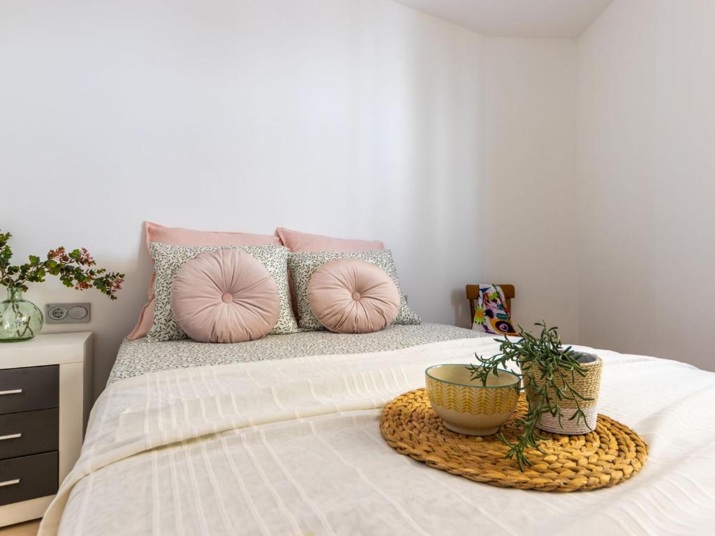 Posteľ alebo postele v izbe v ubytovaní Apartment Narcis by Interhome