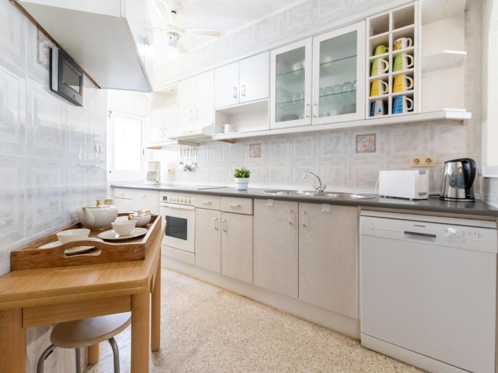 Kuchyňa alebo kuchynka v ubytovaní Holiday Home Roanne by Interhome