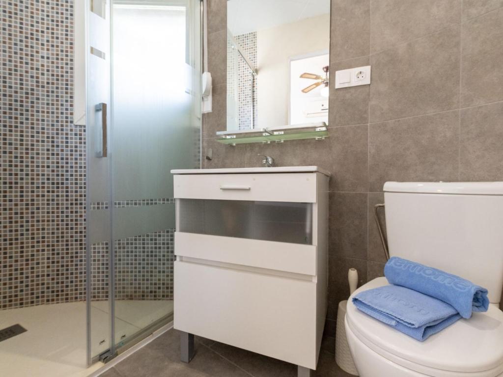Kúpeľňa v ubytovaní Holiday Home Roanne by Interhome