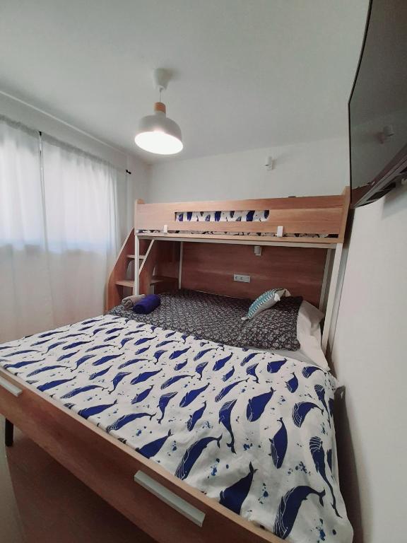 Posteľ alebo postele v izbe v ubytovaní Gran piso en Puerto deportivo Marina Palamós IDEAL FAMILIAS