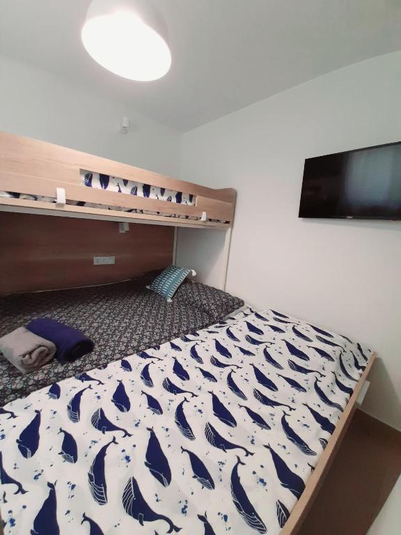 Posteľ alebo postele v izbe v ubytovaní Gran piso en Puerto deportivo Marina Palamós IDEAL FAMILIAS