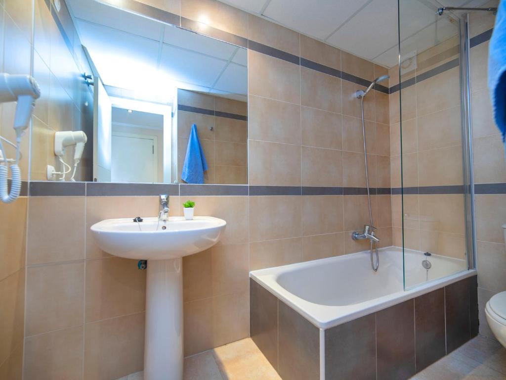 Kúpeľňa v ubytovaní Apartment Esmeralda Suites-3 by Interhome