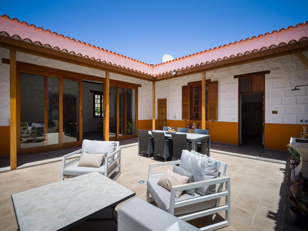 Posedenie v ubytovaní Beautiful beach house in traditional Canarian style