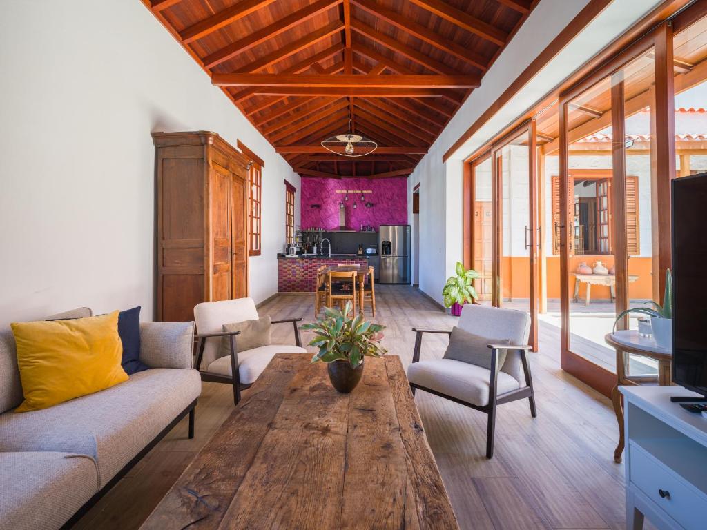 Posedenie v ubytovaní Beautiful beach house in traditional Canarian style