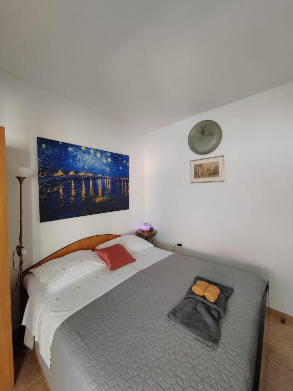 Postel nebo postele na pokoji v ubytování Apartments Turan Centrally Located with Free Parking