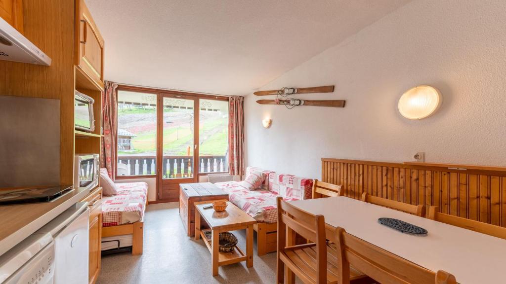 a living room with a couch and a table at Grand Morillon 116 - Appt pied des pistes - 5 pers in Morillon
