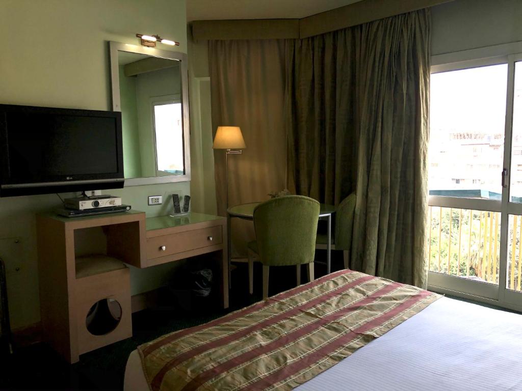 Postel nebo postele na pokoji v ubytování Santana Hotel Cairo