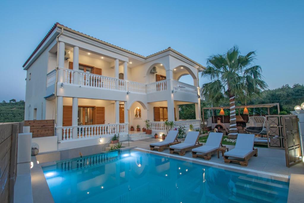 Bazén v ubytování Kozanos Hotel & Suites nebo v jeho okolí