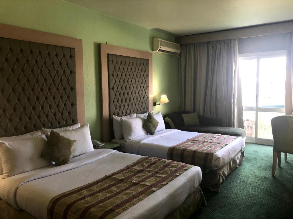 Postel nebo postele na pokoji v ubytování Santana Hotel Cairo