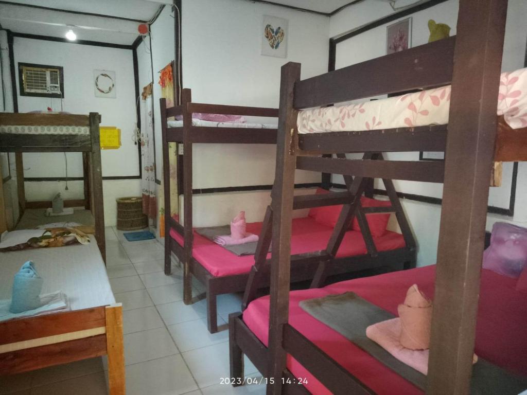 Postel nebo postele na pokoji v ubytování Sun Valley Hostel