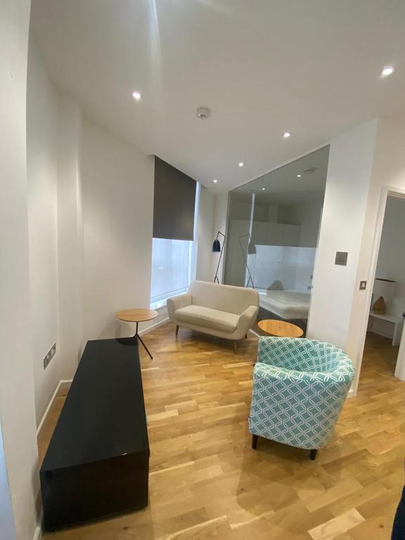 Mercury House, Near Slough Station and Town, Slough (updated prices 2024)