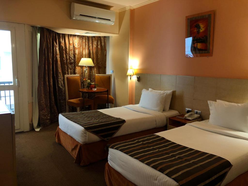 Postel nebo postele na pokoji v ubytování Santana Hotel Cairo