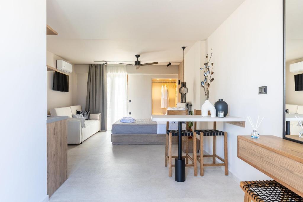 TV a/nebo společenská místnost v ubytování Niro Beachfront Living