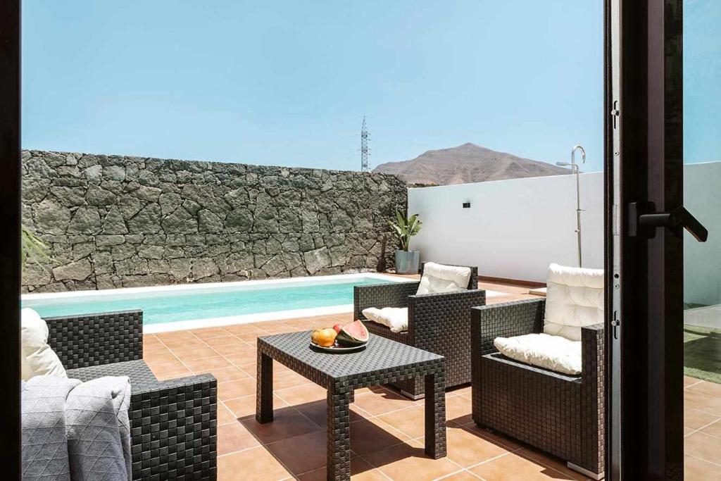 Bazén v ubytování Villa Lyra Piscina Climatizada nebo v jeho okolí