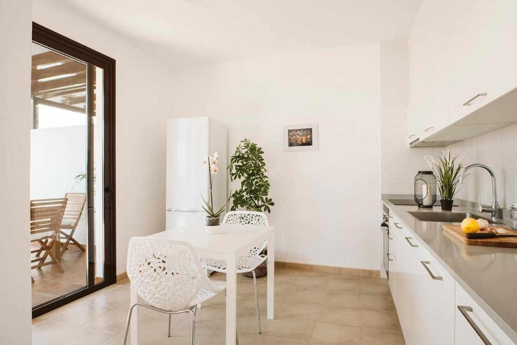 Kuchyň nebo kuchyňský kout v ubytování Villa Lyra Piscina Climatizada