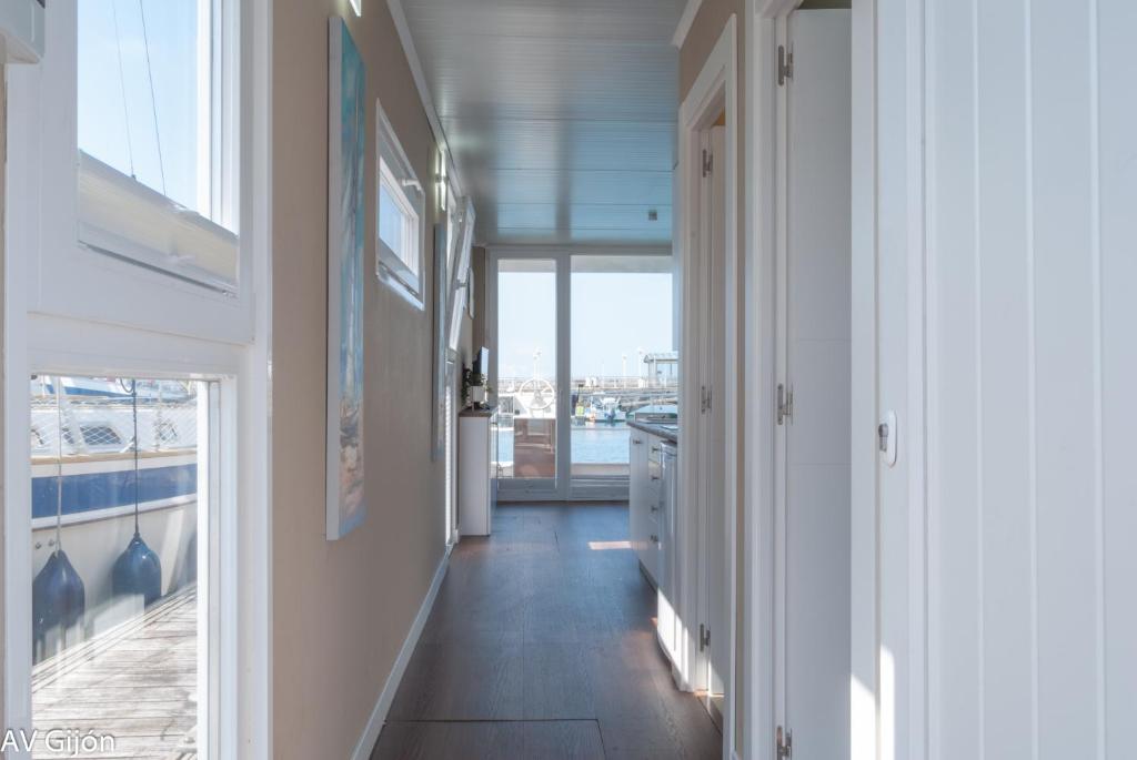 AV Amsterdam Casa Flotante, Gijón – Updated 2023 Prices