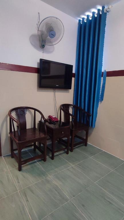 TV a/nebo společenská místnost v ubytování Hoàng Anh Hotel